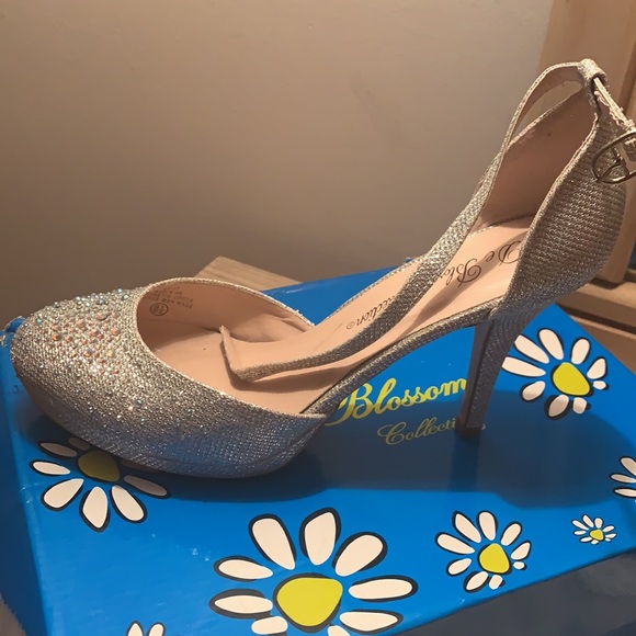 Silver glittery heels - Picture 2 of 8